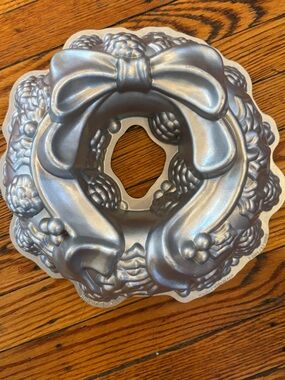 Nordic Ware Silver Wreath Bundt Pan